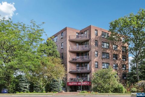 Photo of 1450 Palisade Avenue #5J, Fort Lee, NJ 07024 (MLS # 25033258)
