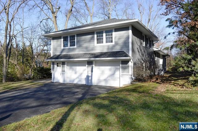 Rental Property at 58 Oxford, Glen Rock, New Jersey - Bedrooms: 3 
Bathrooms: 3 
Rooms: 10  - $5,200 MO.