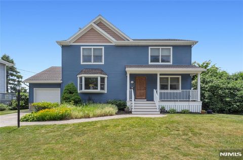 Photo of 512 Lyster Avenue, Saddle Brook, NJ 07663 (MLS # 26022559)