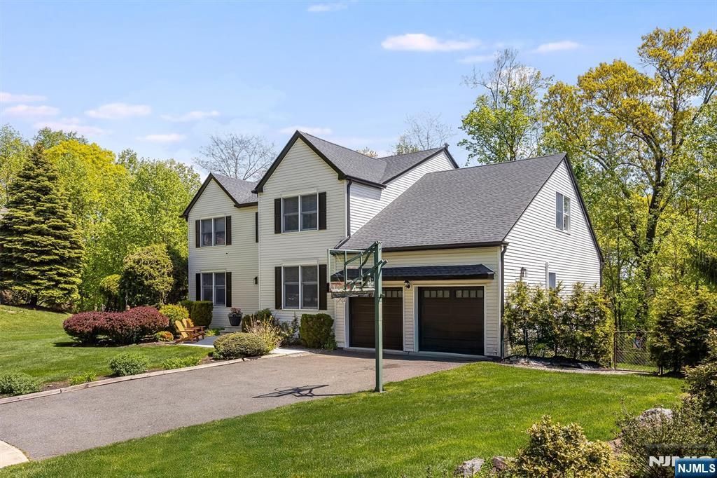 Photo of 55 Highwood Road, West Orange, NJ 07052 (MLS # 26016262)