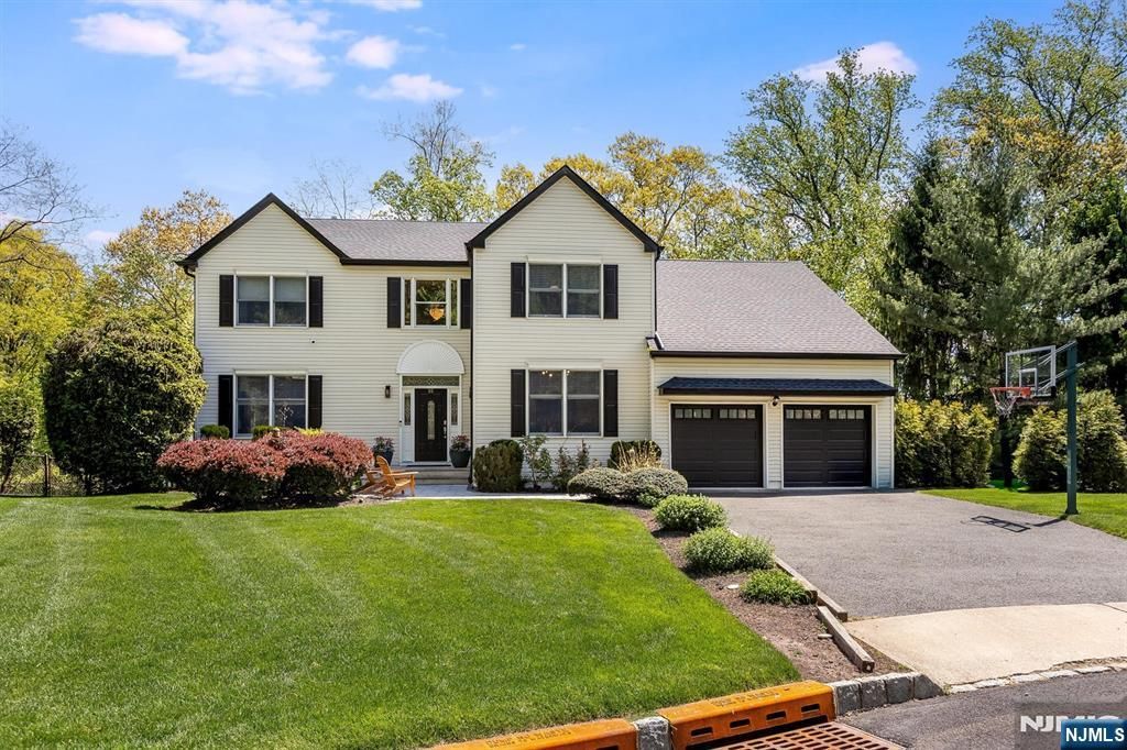 Photo of 55 Highwood Road, West Orange, NJ 07052 (MLS # 26016262)