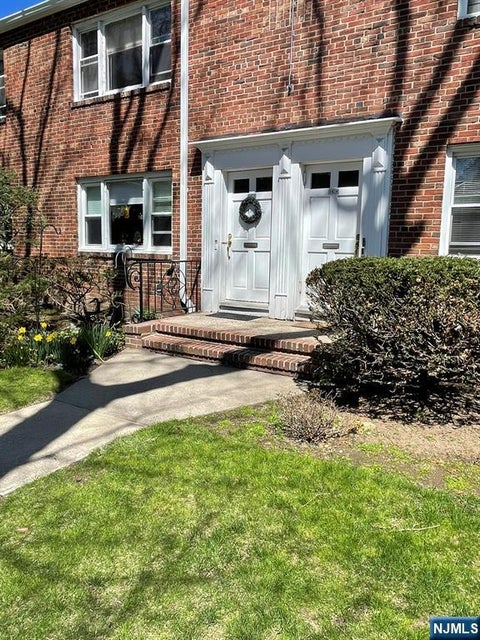 Photo of 151 E Palisade Avenue #C2, Englewood, NJ 07631 (MLS # 26033321)