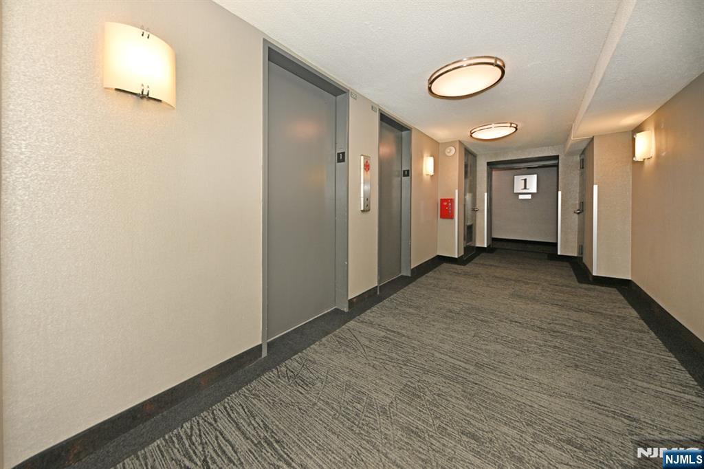 7004 Boulevard East 1B