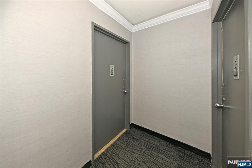 7004 Boulevard East 1B