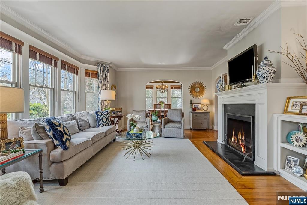 56 Roxbury Place