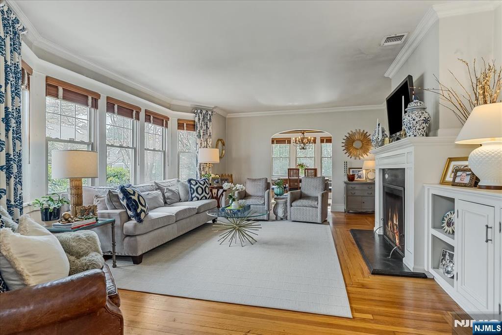 56 Roxbury Place
