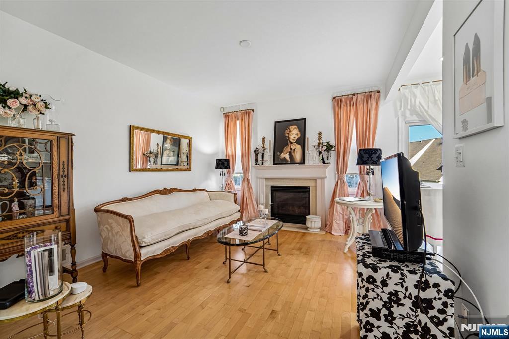 136 Cambridge Drive 1102