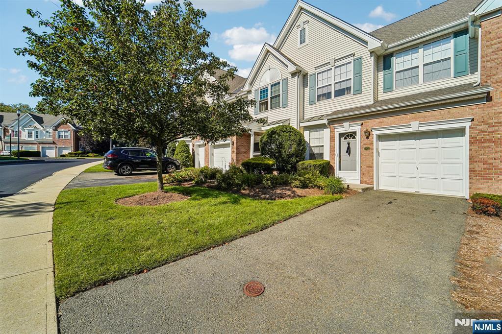 136 Cambridge Drive 1102