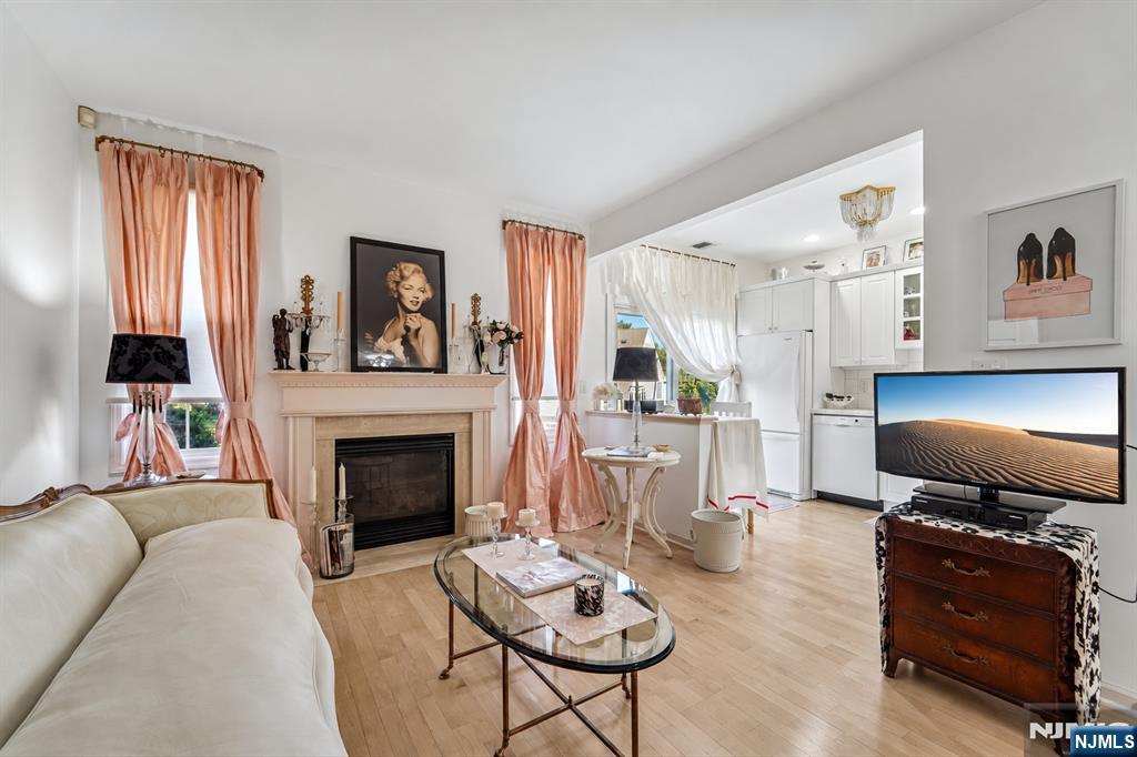 136 Cambridge Drive 1102