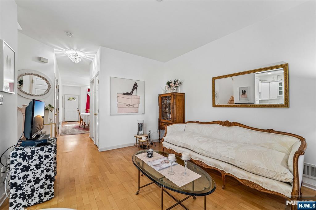 136 Cambridge Drive 1102