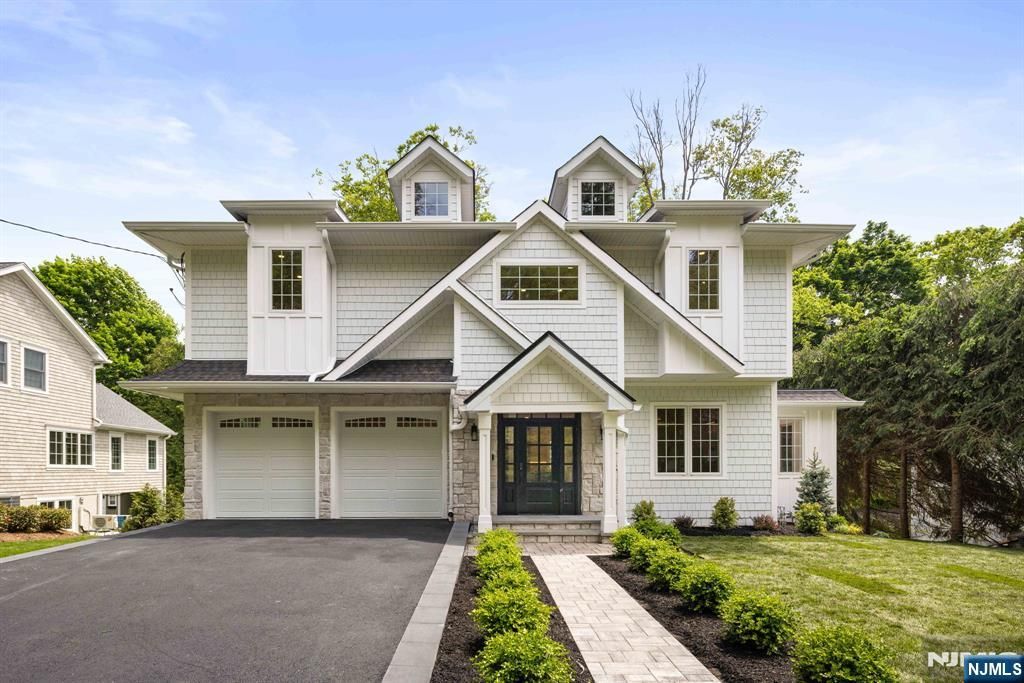 Photo of 14 Beechwood Road, Ho-Ho-Kus, NJ 07423 (MLS # 26017214)