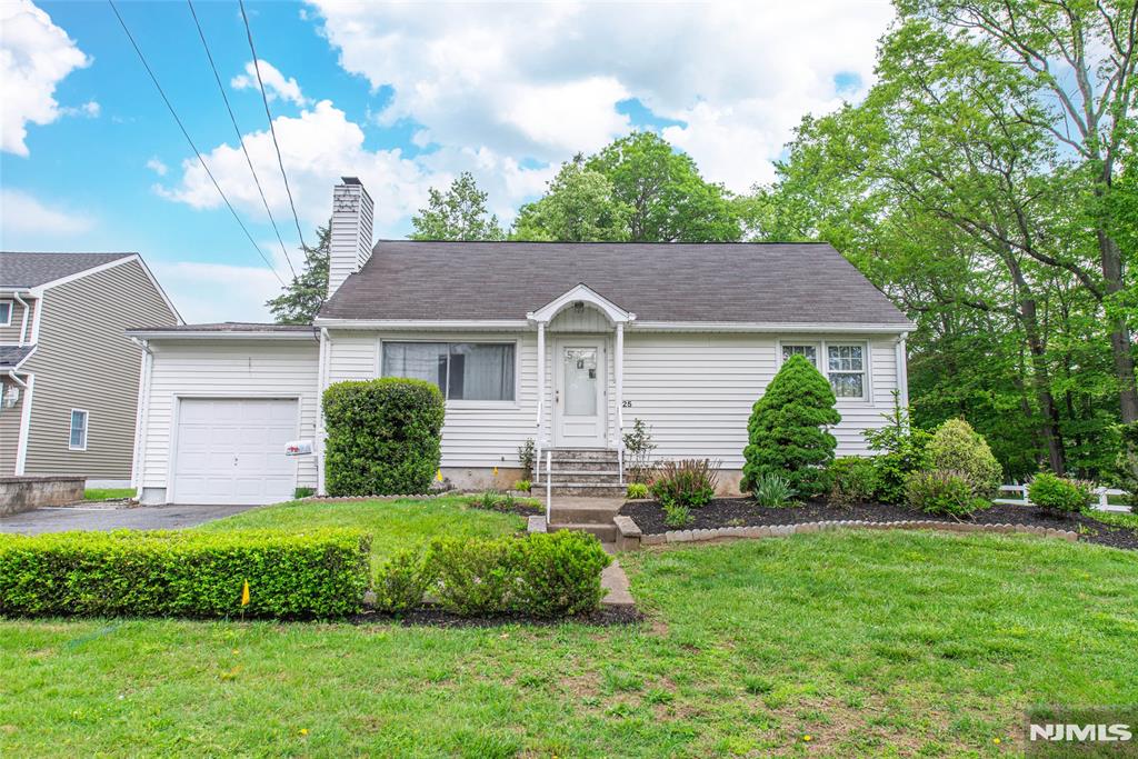 Property for Sale at 25 Pequannock Avenue, Pequannock Twp, New Jersey - Bedrooms: 2 
Bathrooms: 1 
Rooms: 5  - $399,000