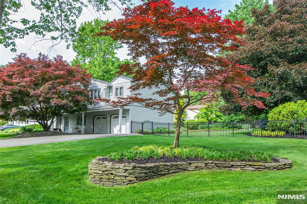 22 Woodbine Trail