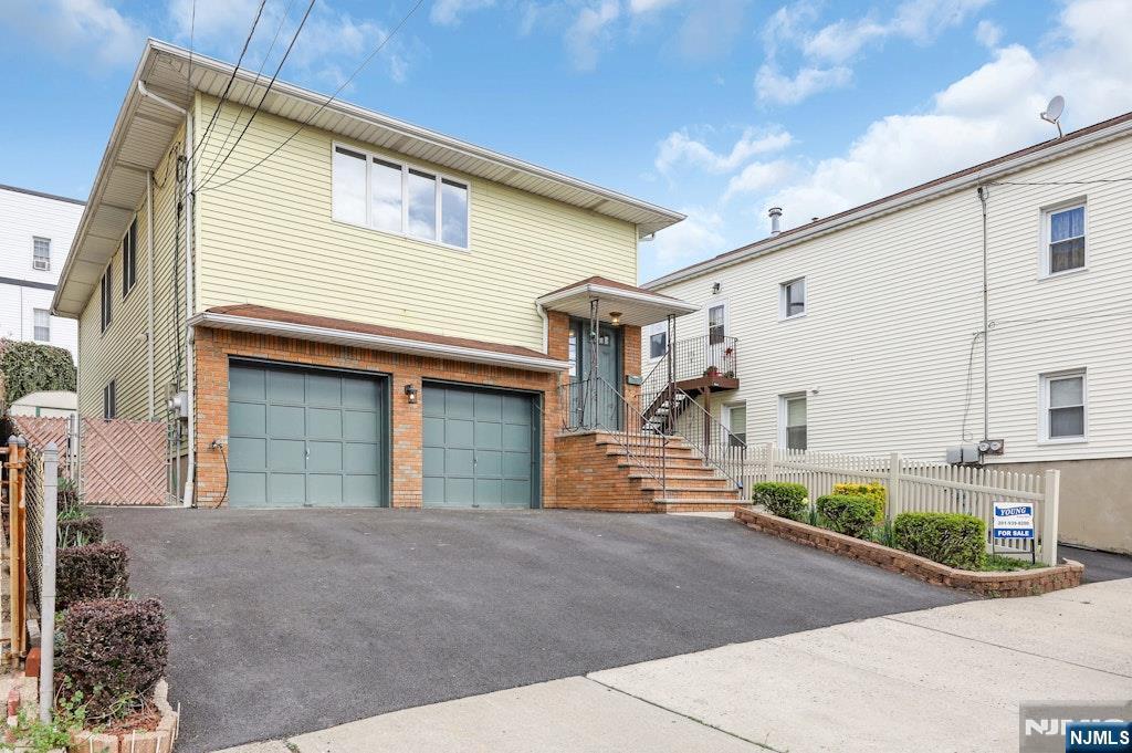 Property for Sale at 123 Farnham Avenue, Garfield, New Jersey - Bedrooms: 5 
Bathrooms: 3 
Rooms: 10  - $799,900