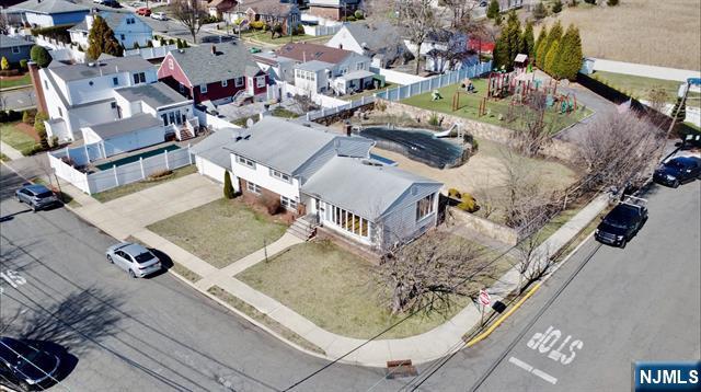 Property for Sale at 11 Gail Place, Secaucus, New Jersey - Bedrooms: 3 
Bathrooms: 3 
Rooms: 7  - $945,000