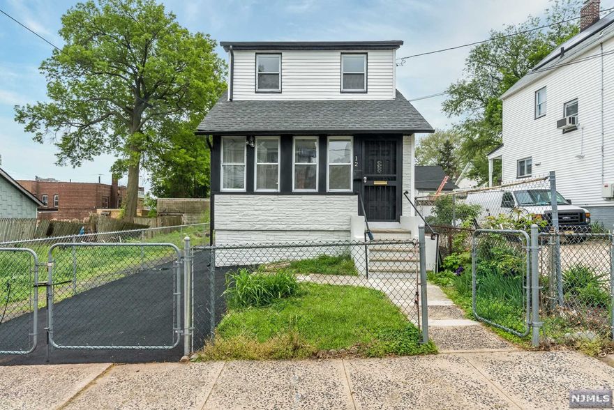 WOW THIS IS THE HOUSE YOU HAVE BEEN WAITING FOR, BEAUTIFUL RENOVATED SINGLE FAMILY HOUSE ON QUIET ST, 1ST FLOOR FEATURES: FAMILY/LIVING ROOM, AND OPEN CONCEPT KITCHEN AREA, AND HALF BATHROOM, 2ND FLOOR HAS 3 BEDROOMS AND ANOTHER FULL BATH, FULL FINISHED BASMENT FEATURES ADDITIONAL FAMILY ROOM OR OFFICE AREA AND ANOTHER FULL BATHROOM. HOUSE HAS MANY UPGRADES, STAINLESS STEEL APPLIANCES, QUARTZ COUNTERTOPS, WASHER DRYER HOOKUP. LOW TAXES. COME GRAB IT BEFORE ITS GONE.