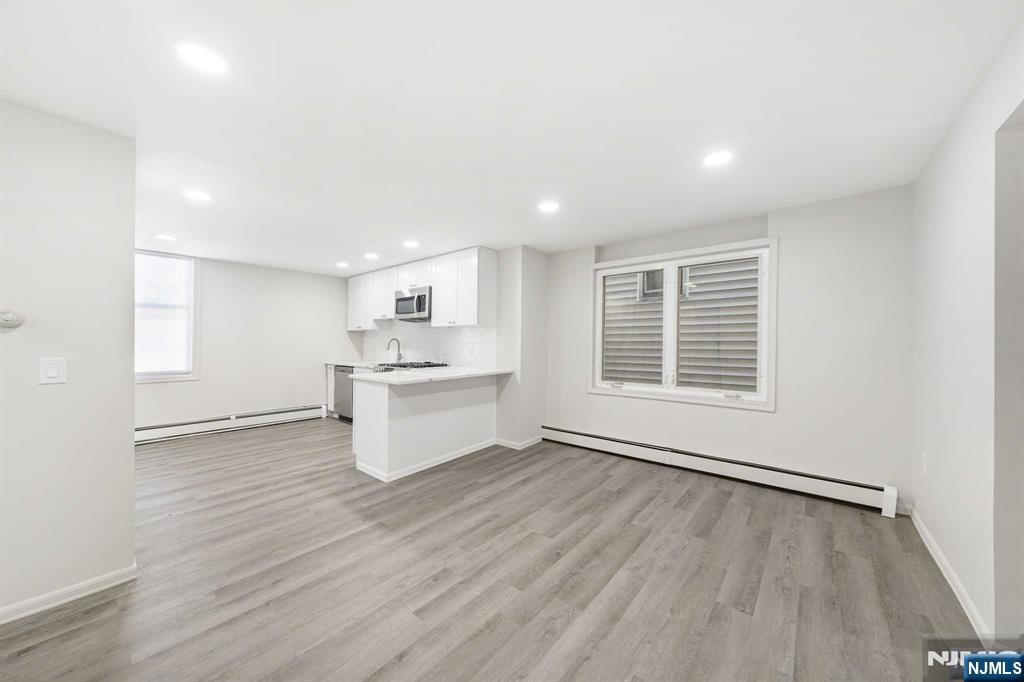 418 7th Street, Union City, New Jersey - 4 Bedrooms  
3 Bathrooms  
9 Rooms - 
