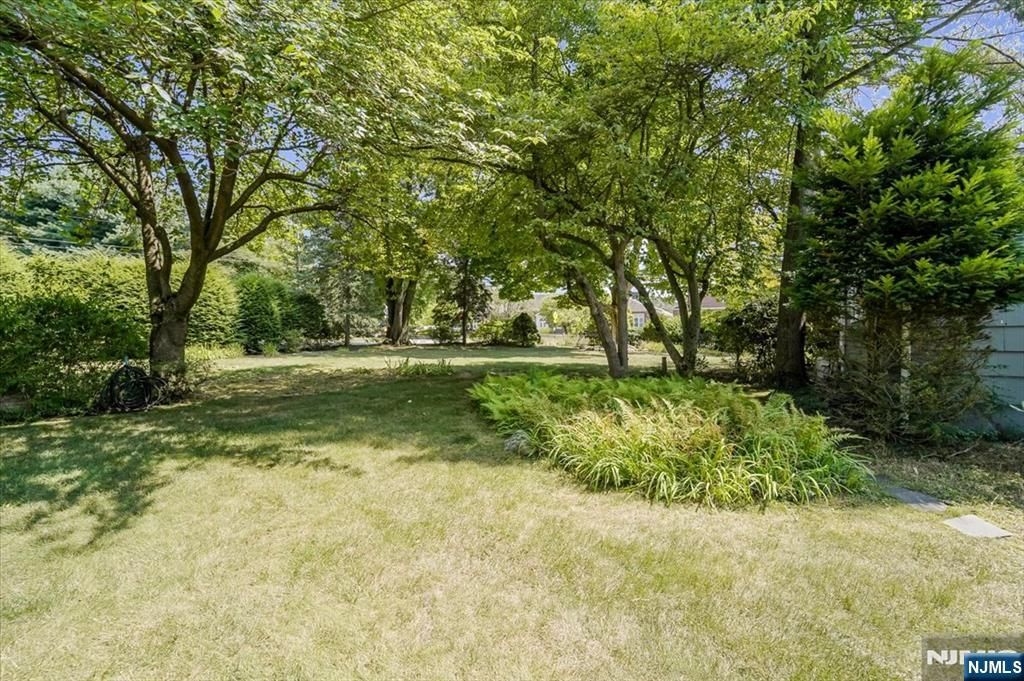 Photo of 427 Grandview Avenue, Wyckoff, NJ 07481 (MLS # 25029397)