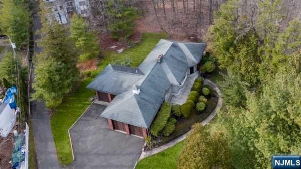 Photo of 35 Old Dock Road, Alpine, NJ 07620 (MLS # 25035941)