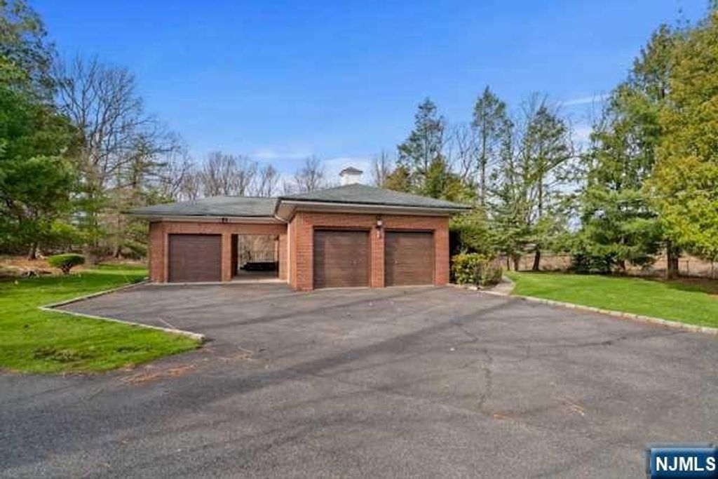 Photo of 35 Old Dock Road, Alpine, NJ 07620 (MLS # 25035941)