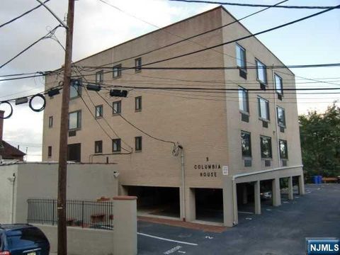 Photo of 9 Columbia Ter #1B, Edgewater, NJ 07020 (MLS # 25039073)