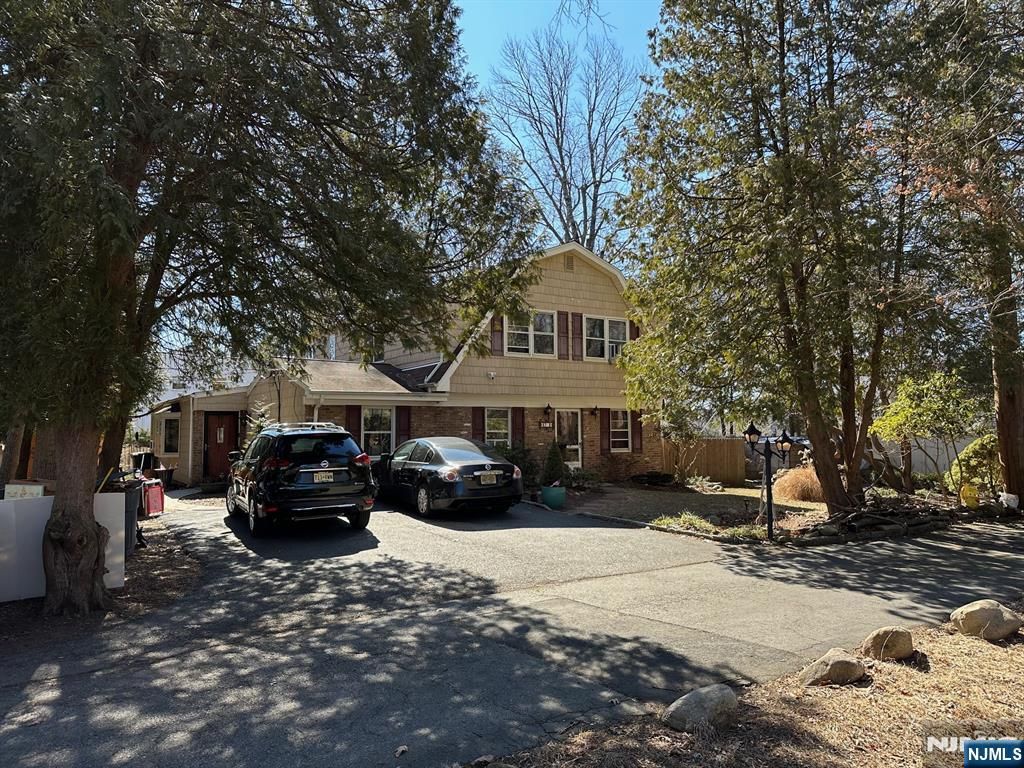 Photo of 57 W Fairview Avenue, Park Ridge, NJ 07645 (MLS # 25005309)