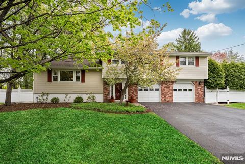 Photo of 485 Eisenhower Court, Wyckoff, NJ 07481 (MLS # 26012488)