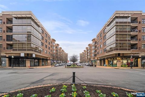 22 Ave At Port Imperial Avenue 428 West New York NJ 07093