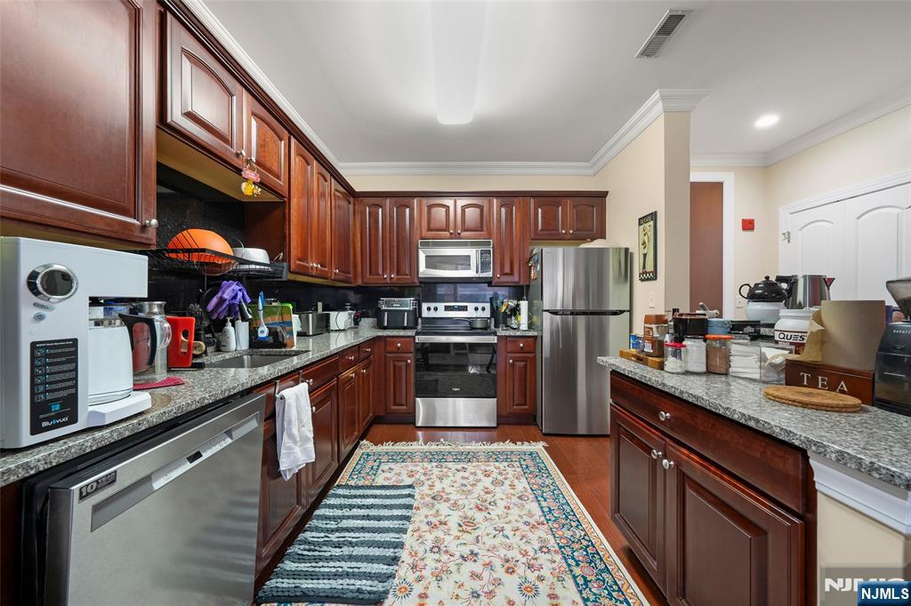 22 Ave At Port Imperial Avenue 428