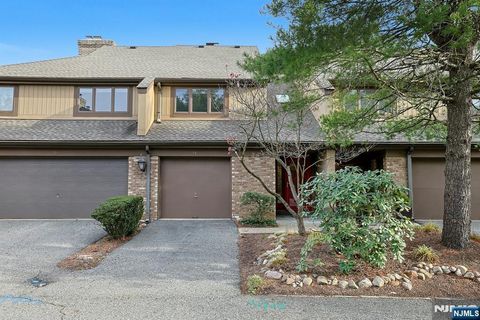 Photo of 21 Whitman Lane, Mahwah, NJ 07430 (MLS # 25041622)