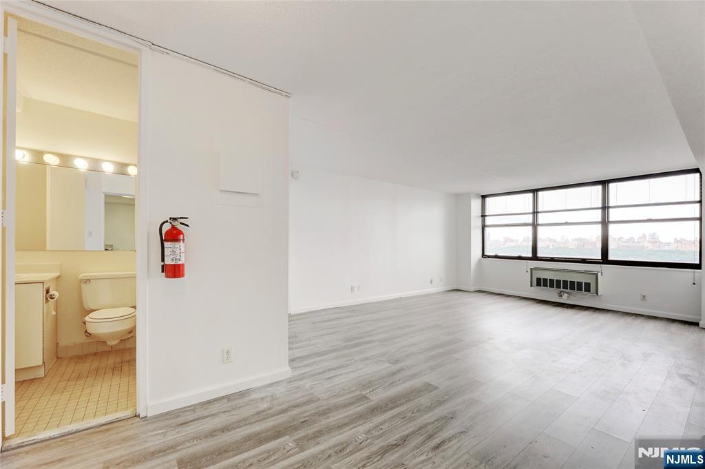 7002 Boulevard East 15p