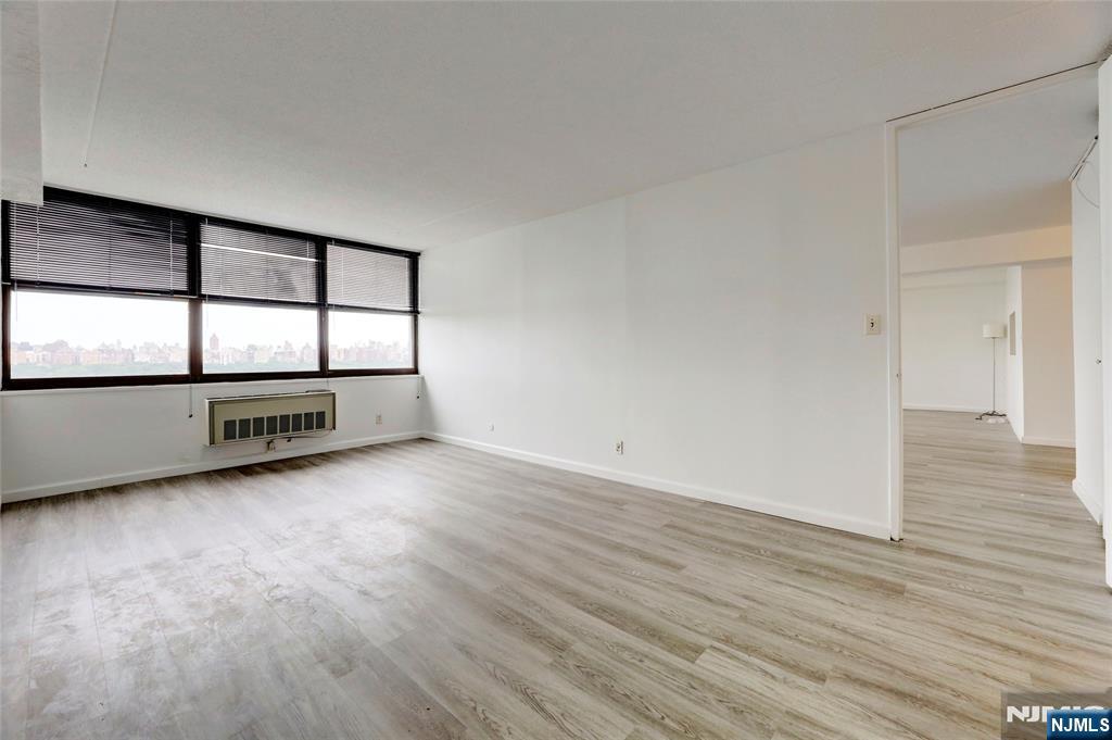 7002 Boulevard East 15p
