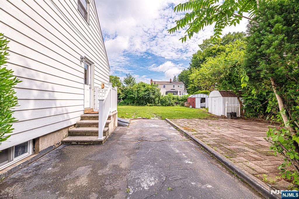 Pompton Lakes, New Jersey 07442, United States, 4 Bedrooms Bedrooms, ,2 BathroomsBathrooms,Residential,Active,164870