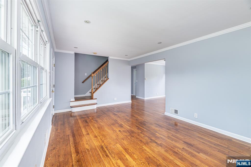 Pompton Lakes, New Jersey 07442, United States, 4 Bedrooms Bedrooms, ,2 BathroomsBathrooms,Residential,Active,164870