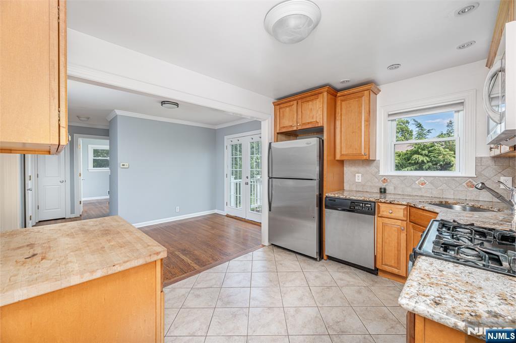 Pompton Lakes, New Jersey 07442, United States, 4 Bedrooms Bedrooms, ,2 BathroomsBathrooms,Residential,Active,164870