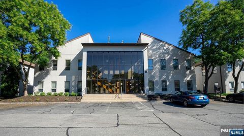 Photo of 115 Us Highway 46 #B12, Mountain Lakes Borough, NJ 07046 (MLS # 25040177)