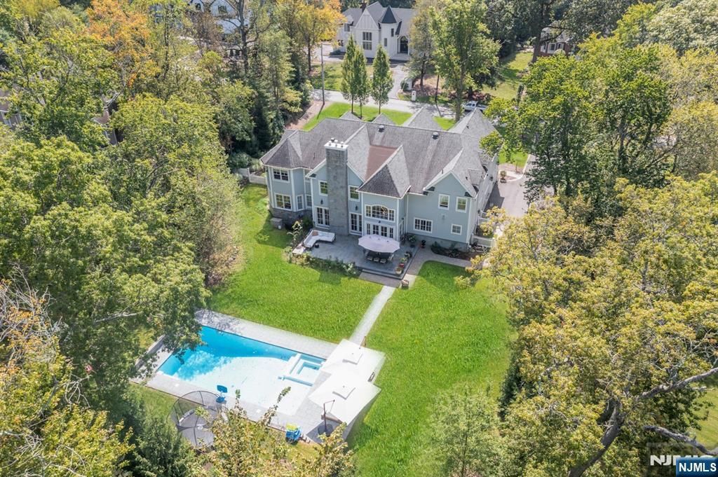 Photo of 63 Rolling Ridge Road, Upper Saddle River, NJ 07458 (MLS # 25033186)