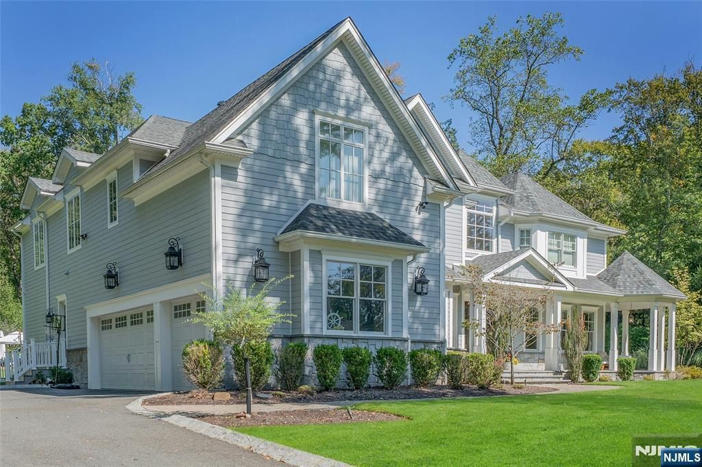 Photo of 63 Rolling Ridge Road, Upper Saddle River, NJ 07458 (MLS # 25033186)