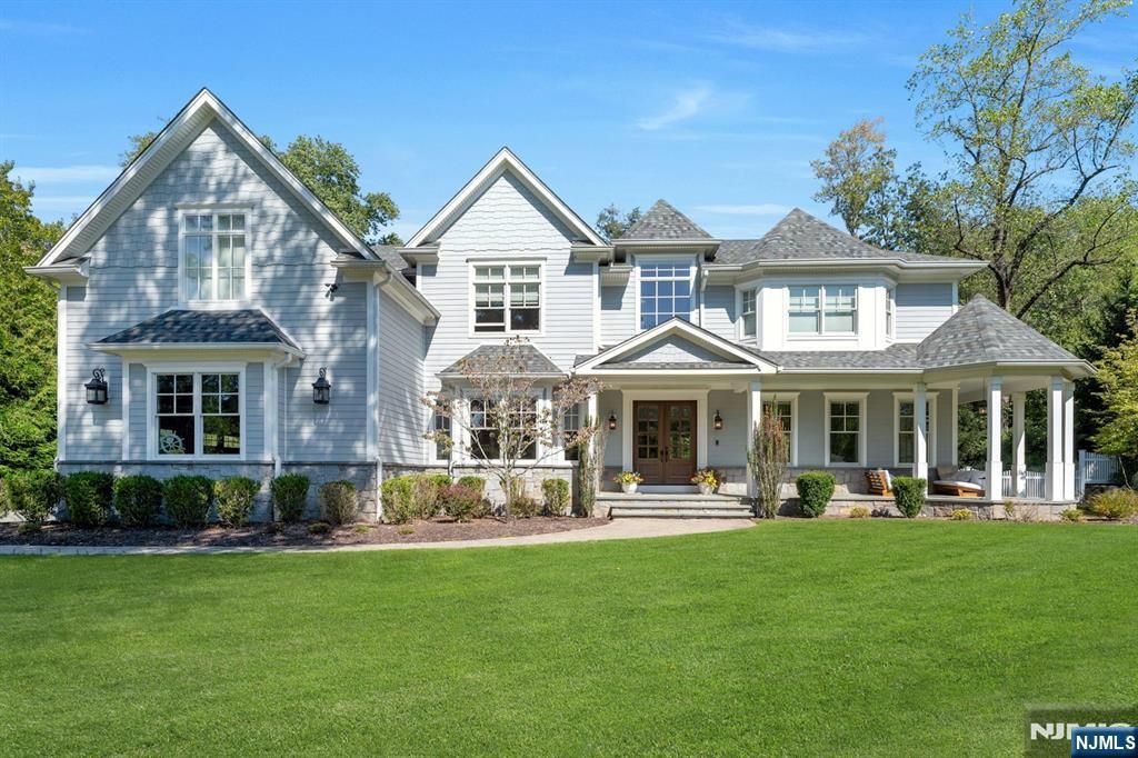 Photo of 63 Rolling Ridge Road, Upper Saddle River, NJ 07458 (MLS # 25033186)