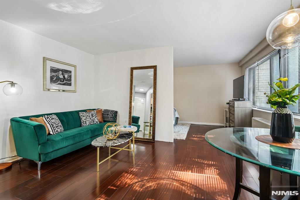 1375 River Road 1A