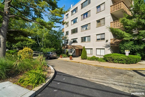 Photo of 1375 River Road #1A, Edgewater, NJ 07020 (MLS # 26022238)