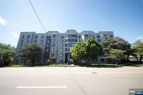 Photo of 115 Polifly Rd #5D, Hackensack, NJ 07601 (MLS # 26015250)