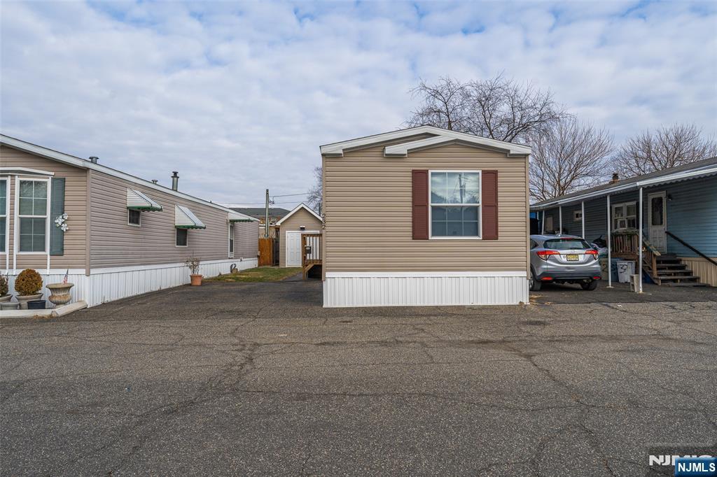 232 Broad St, Lodi, New Jersey - 3 Bedrooms  
2 Bathrooms  
6 Rooms - 