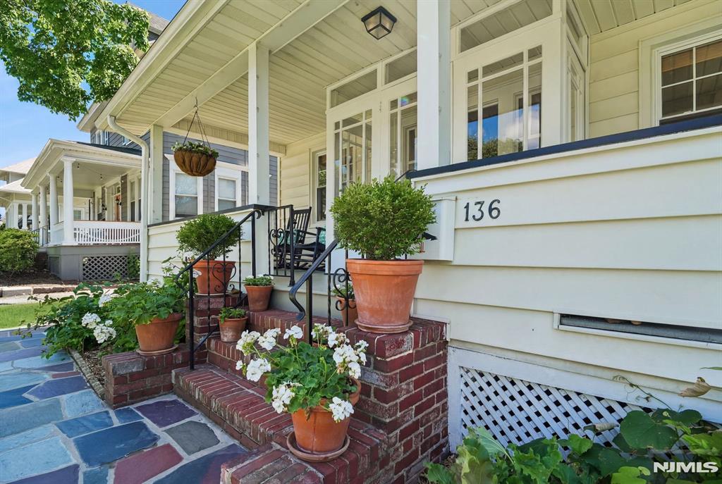 136 Ward Place