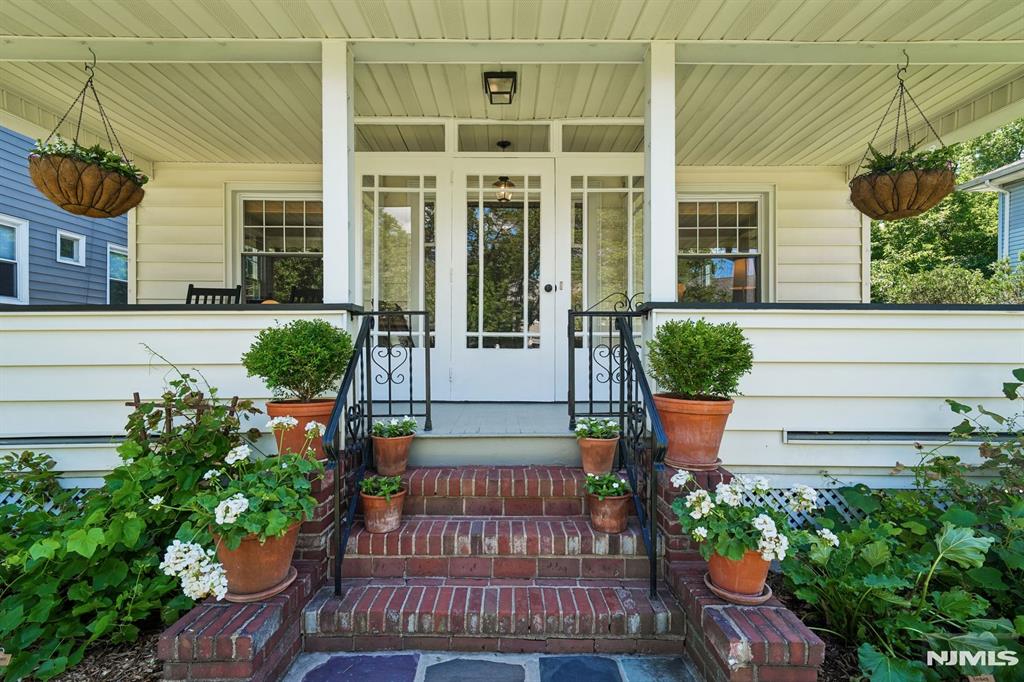 136 Ward Place