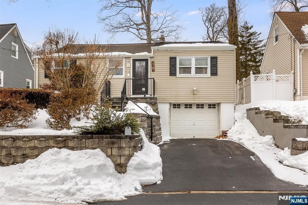 Photo of 19 Pinecrest Terrace, Wayne, NJ 07470 (MLS # 26005285)