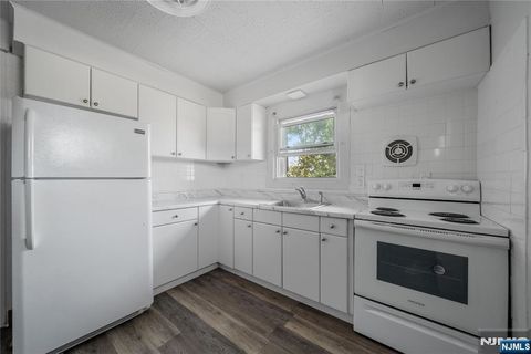 Photo of 773 Anderson Ave #2, Cliffside Park, NJ 07010 (MLS # 25029267)