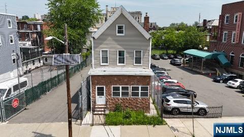 Property for Sale at 15 Taylor Street, Newark, New Jersey - Bedrooms: 3 
Bathrooms: 1 
Rooms: 7  - $269,900