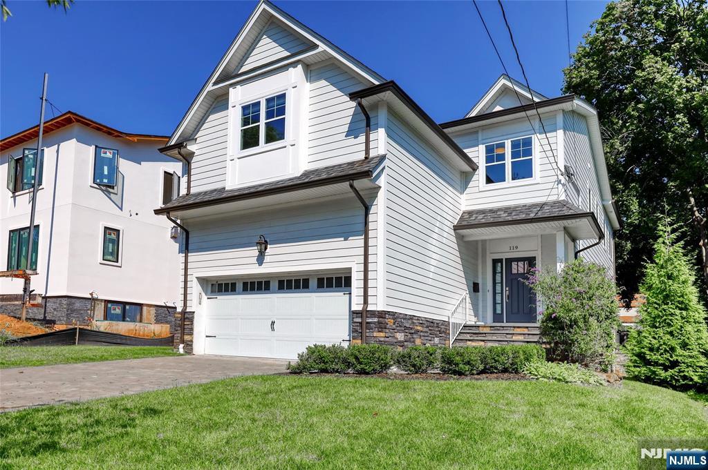 119 Columbus Dr, Tenafly, New Jersey - 5 Bedrooms  
5 Bathrooms  
10 Rooms - 