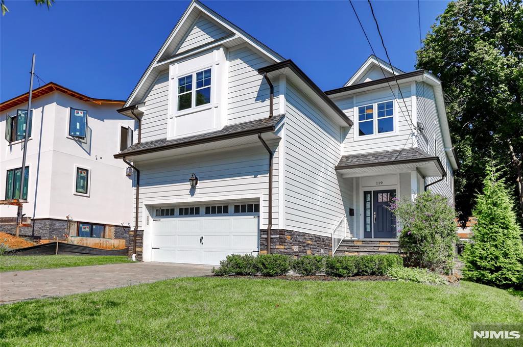 119 Columbus Dr, Tenafly, New Jersey - 5 Bedrooms  
5 Bathrooms  
10 Rooms - 